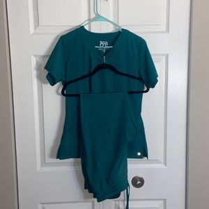 Barco One scrub set in forest green size medium